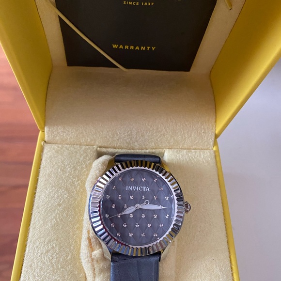 Invicta Angel - Picture 2 of 6